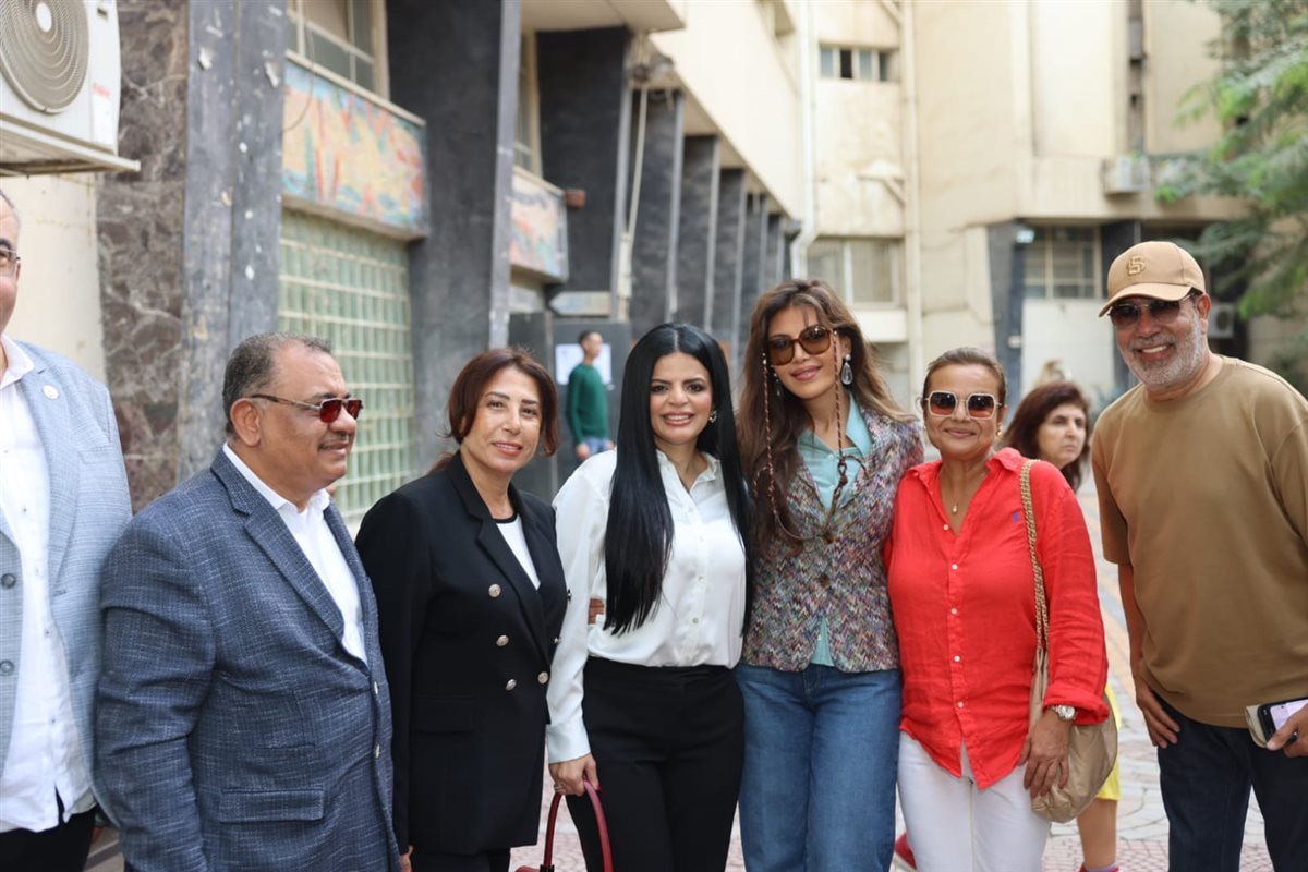 ريهام حجاج تدلي بصوتها في انتخابات البرلمان بالزمالك.. صور