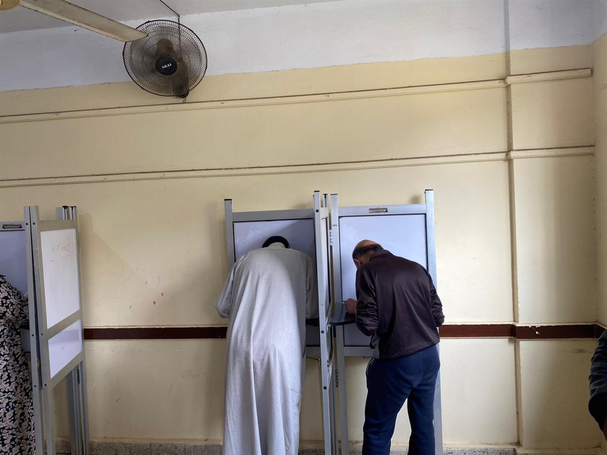 من داخل احدى لجان دائرة السنبلاوين وتمي الأمديد