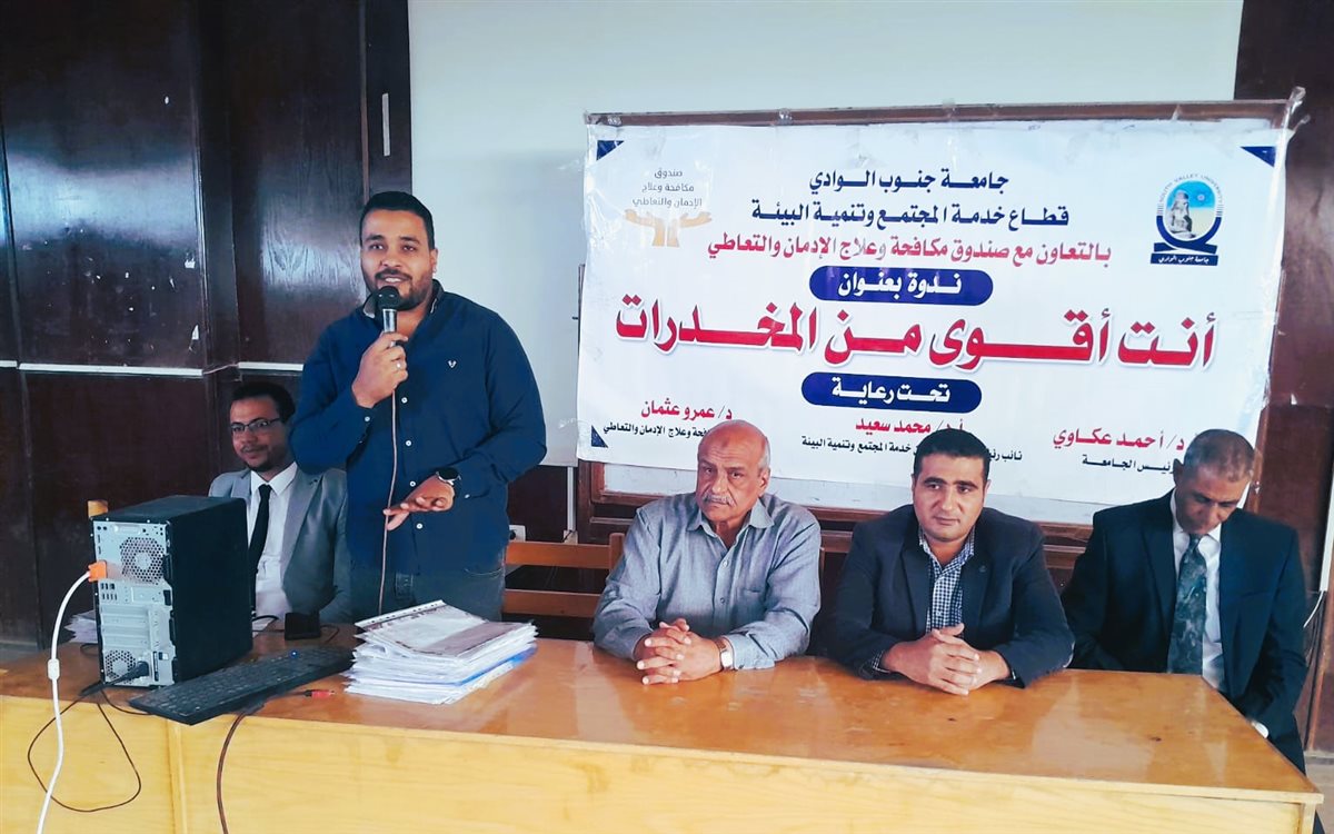  الدكتور محمود ياسين 