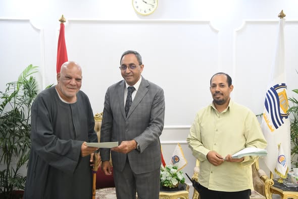 تسليم العقود