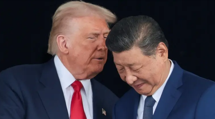 الرئيس الصيني شي جين بينغ ونظيره الأمريكي دونالد ترامب 