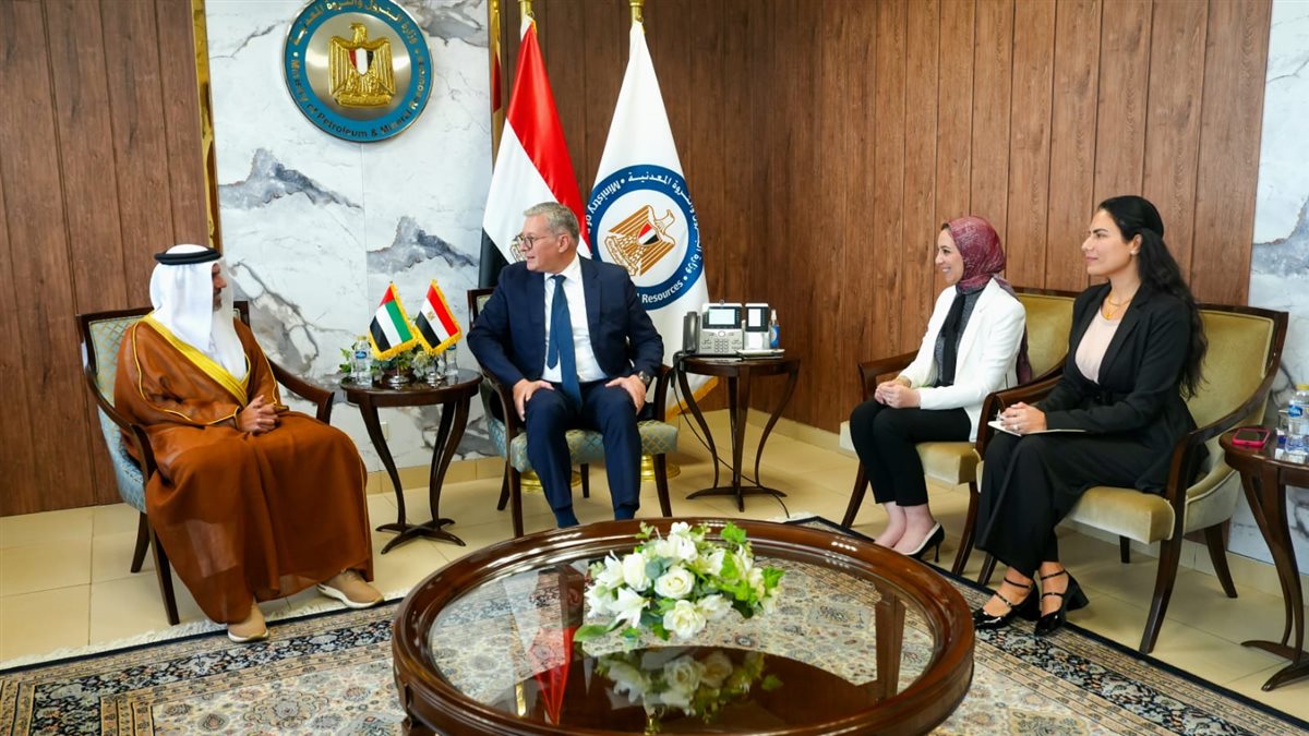 المهندس كريم بدوي، وزير البترول والثروة المعدنية، السفير حمد عبيد الزعابي، سفير دولة الإمارات العربية المتحدة