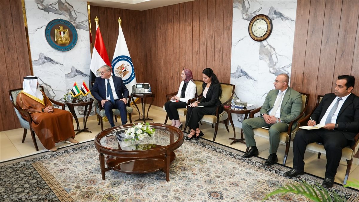 المهندس كريم بدوي، وزير البترول والثروة المعدنية، السفير حمد عبيد الزعابي، سفير دولة الإمارات العربية المتحدة