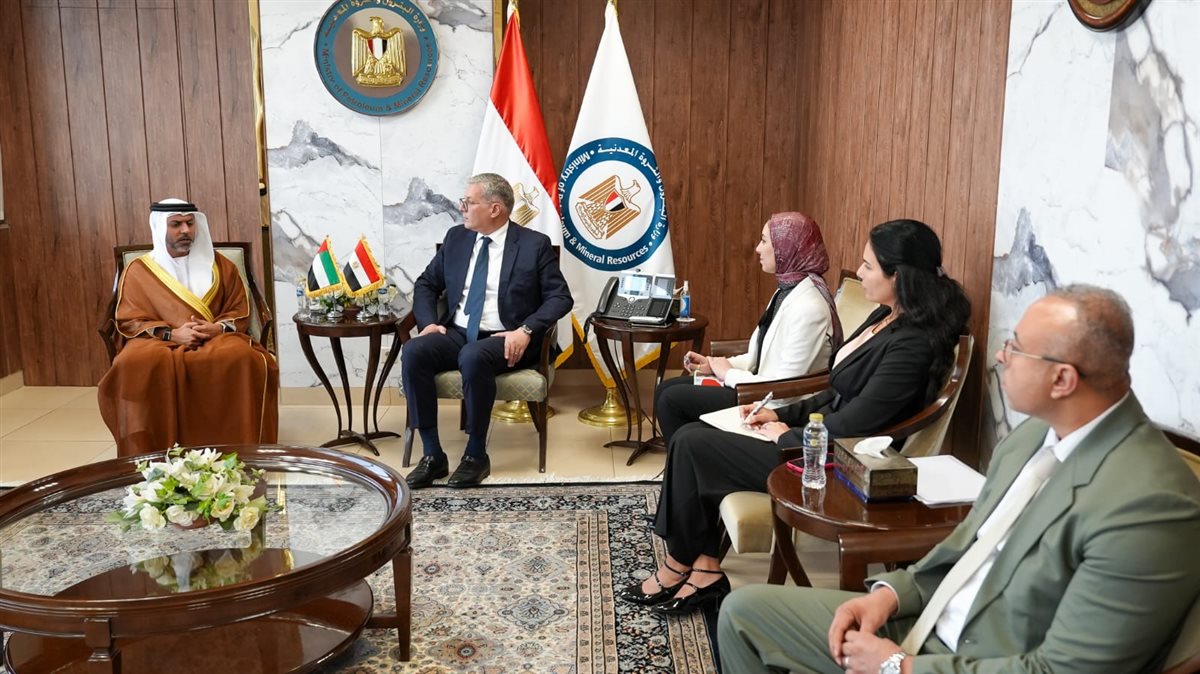 المهندس كريم بدوي، وزير البترول والثروة المعدنية، السفير حمد عبيد الزعابي، سفير دولة الإمارات العربية المتحدة