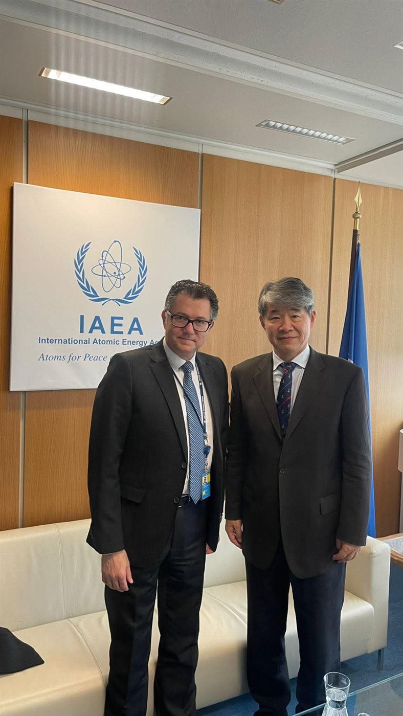 سفير مصر بالنمسا يبحث تعزيز التعاون مع الوكالة الدولية للطاقة الذرية