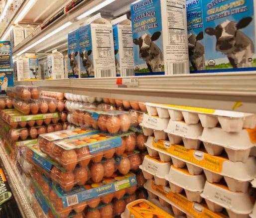 تراجع ثقة متاجر التجزئة في بريطانيا بأسرع وتيرة منذ 17 عاماً