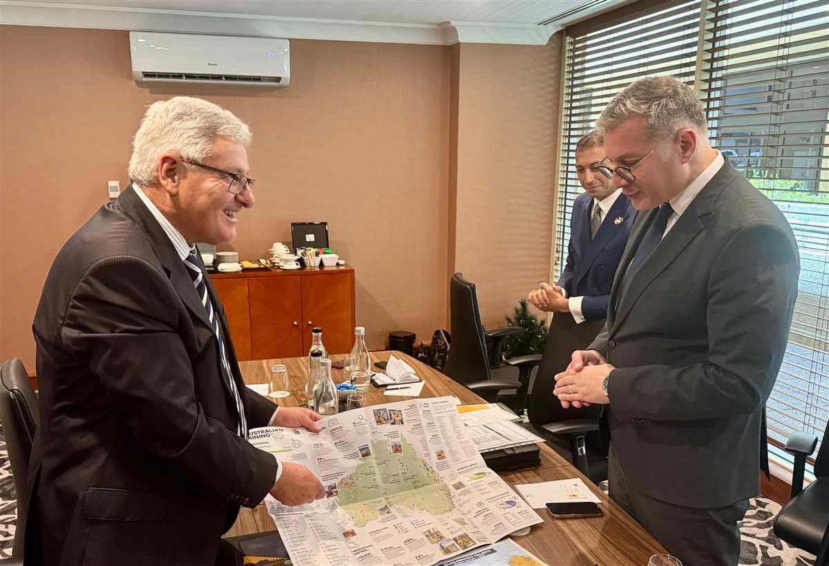 وزير البترول يبحث مع مجلس المعادن الأسترالي التعاون في جهود التطوير واستكشاف المعادن النادرة