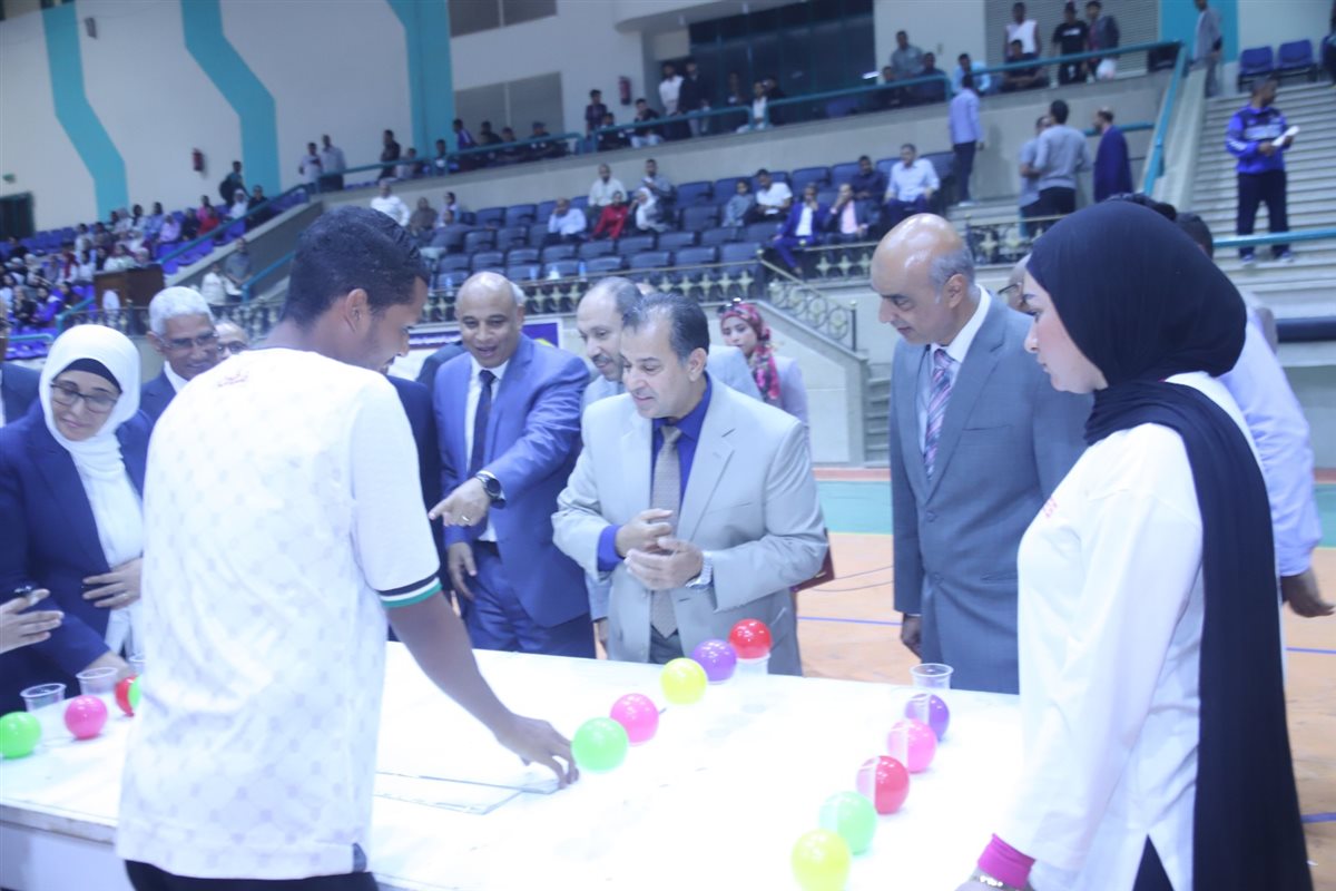 مشاركة رئيس الجامعة