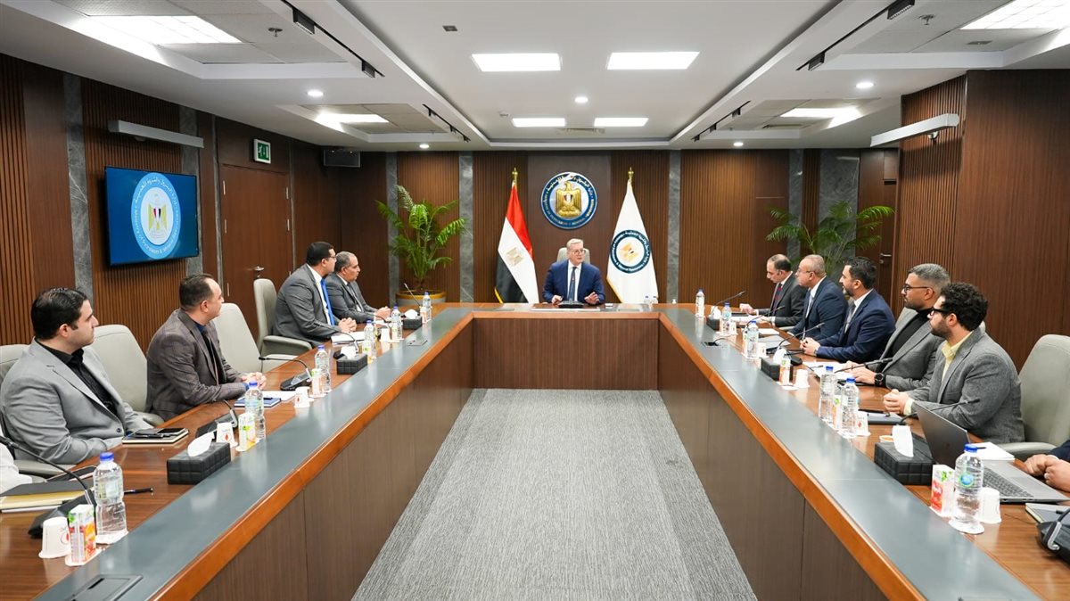 وزير البترول يكرّم مهند عاطف لفوزه بجائزة أفضل وكيل ذكاء اصطناعي في مؤتمر الجيوميكانيكا بالسعودية