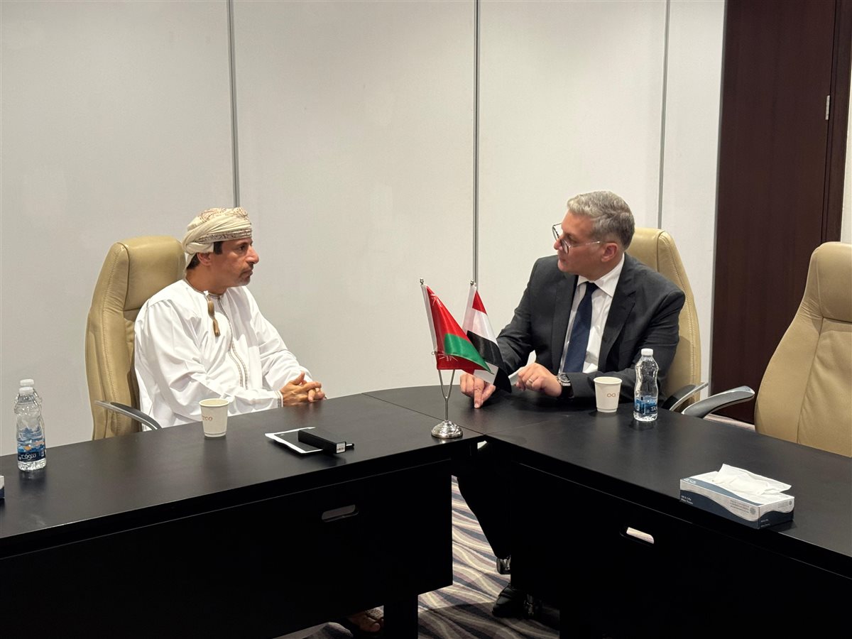 وزير البترول يبحث مع نظيره العمانى زيادة حجم اعمال الشركات المصرية في السوق العمانية