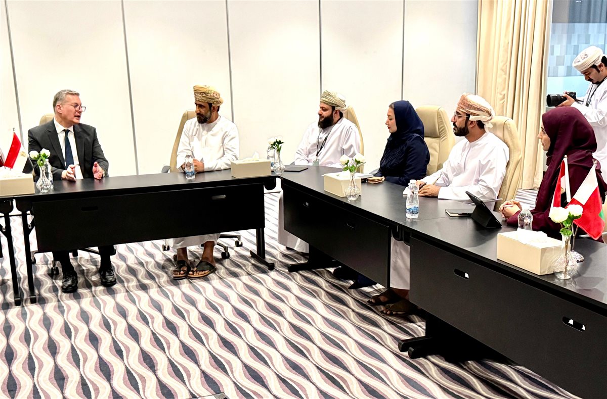 وزير البترول يبحث مع نظيره العمانى زيادة حجم اعمال الشركات المصرية في السوق العمانية