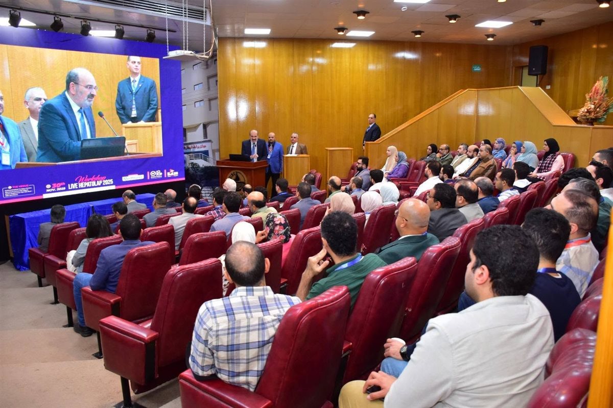 الدكتور أحمد عبد الرؤوف يستعرض التطورات الجراحية بمركز الجهاز الهضمي