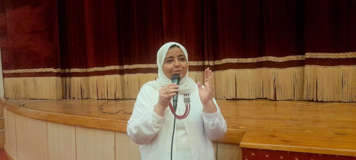 الدكتورة دينا هويدي