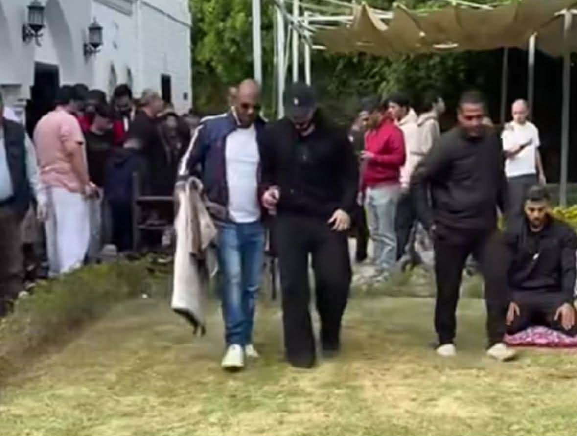 أول ظهور لتامر حسني