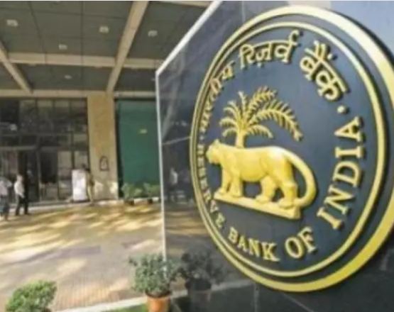 خفض البنك المركزي الهندي، اليوم الجمعة، سعر الفائدة القياسي للمرة الأولى خلال 6 شهور