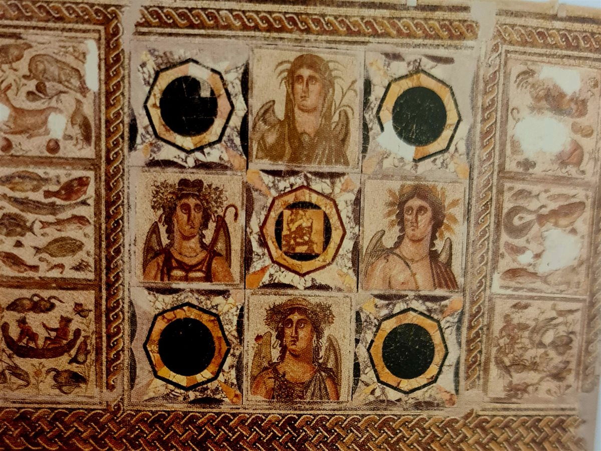 فسيفساء الفصول الأربعة