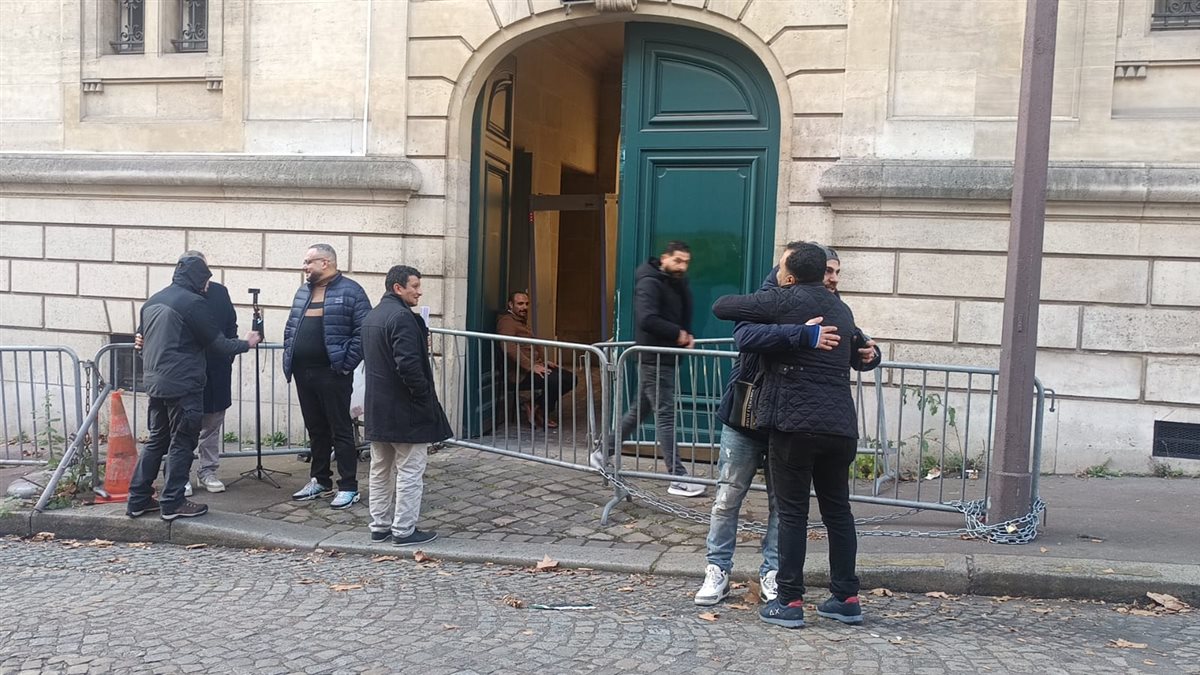 استمرار توافد الجالية على لجان التصويت بانتخابات النواب في باريس لليوم الثاني والأخير