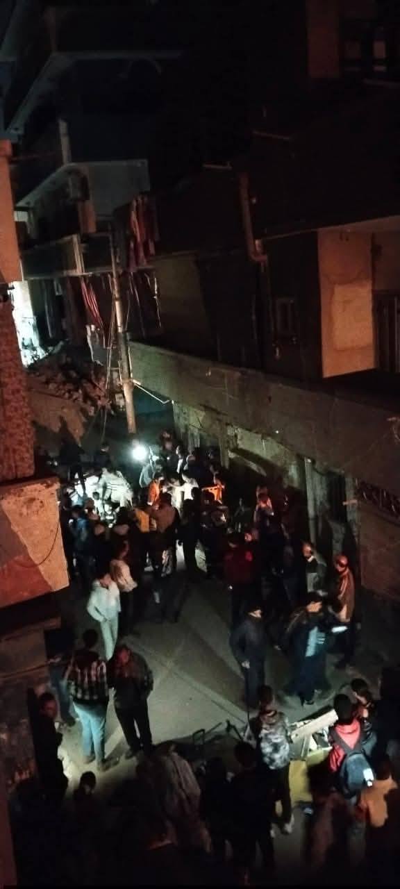 الصور الأولى لإنهيار عقار المنيا وأنباء عن وجود ضحايا تحت الأنقاض
