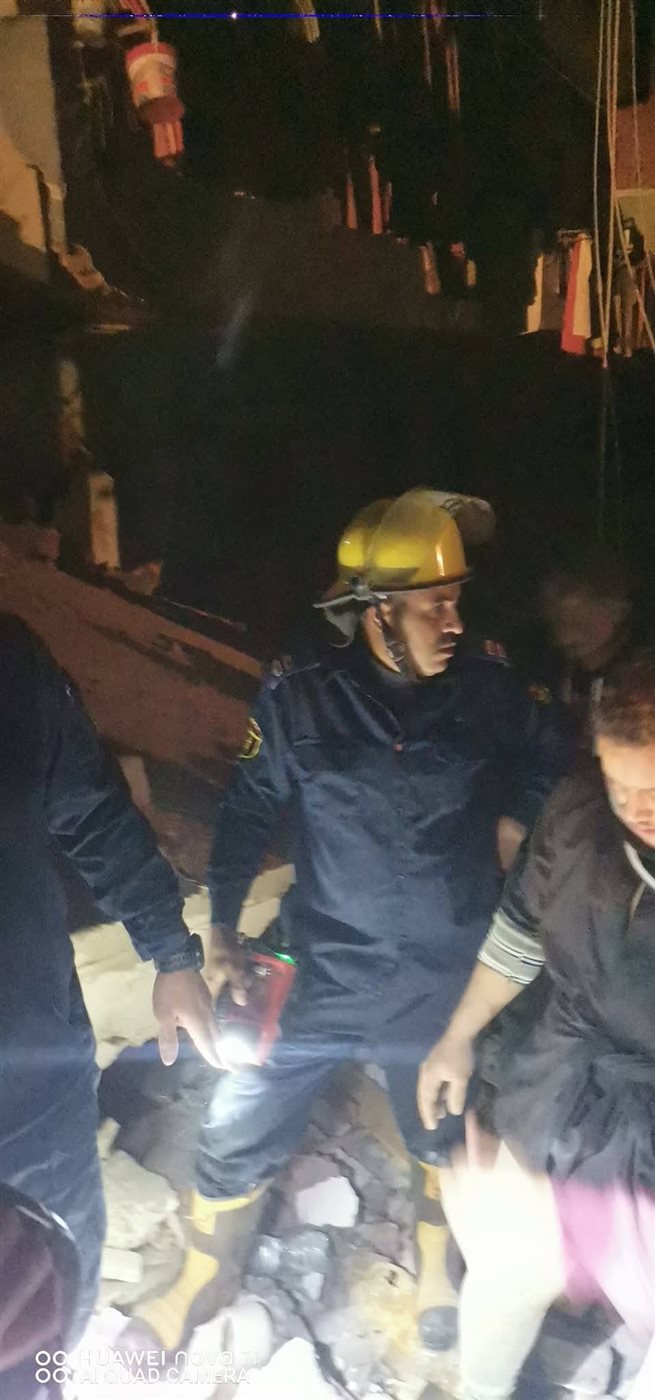 الصور الأولى لإنهيار عقار المنيا وأنباء عن وجود ضحايا تحت الأنقاض