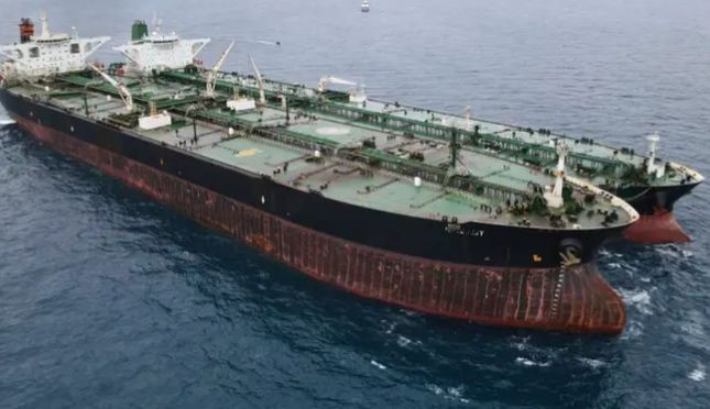 البحرية الأمريكية احتجزت ناقلة نفط ثالثة قبالة سواحل فنزويلا