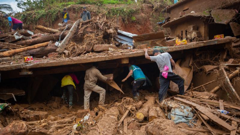 <strong>انهيارات أرضية في الهند ونيبال</strong>