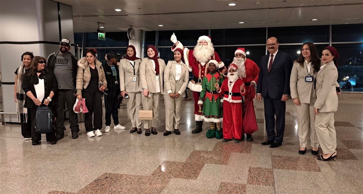 بابا نويل يوزع الهدايا بمطار الغردقة&nbsp;