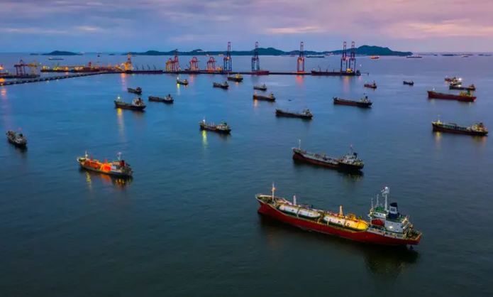 توقعات بتراجع مخزونات النفط العائم في آسيا مع انخفاض الصادرات