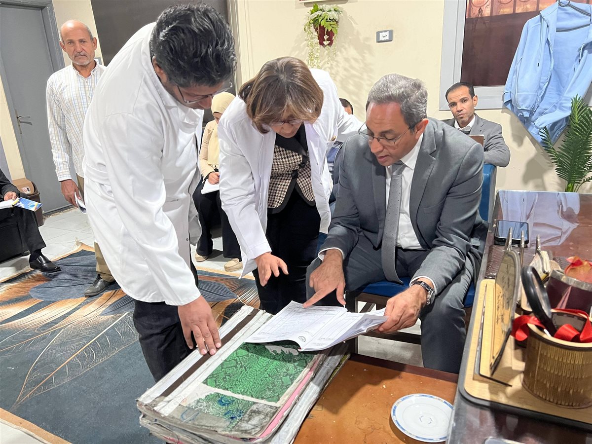 المحافظ خلال الجولة&nbsp;