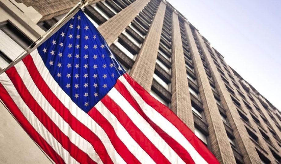 الاقتصاد الأمريكي ينمو بنسبة 4.3% في الربع الثالث متجاوزاً التوقعات