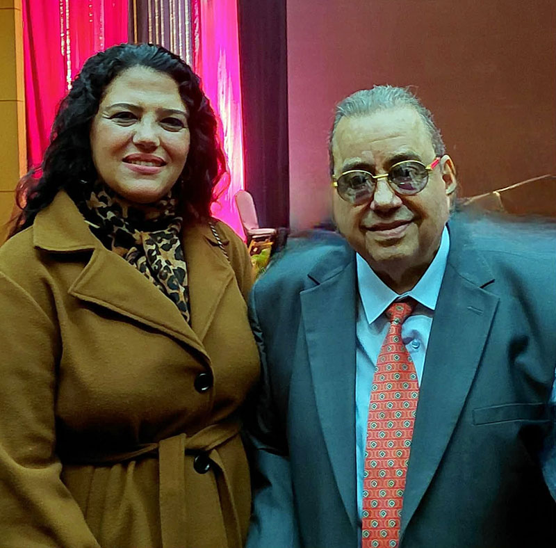 الوفد مع نقيب الخطاطين خضير البورسعيدي