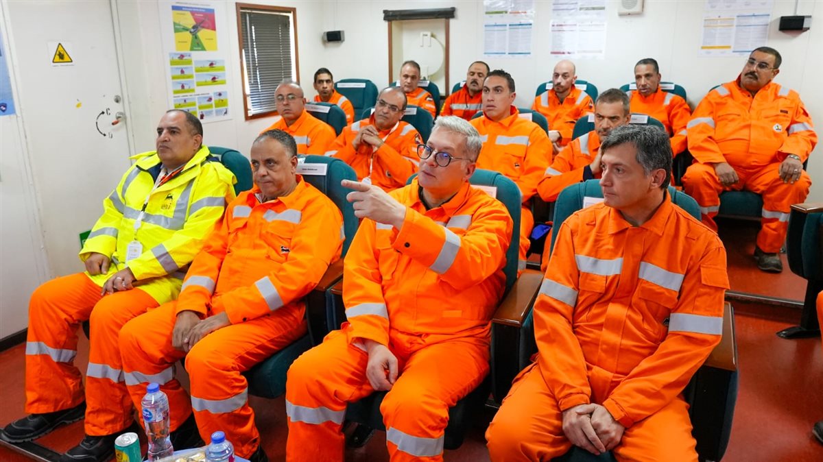 وزير البترول يتفقد حفر أول بئر ببرنامج إيني الإيطالية الجديد في خليج السويس وسيناء