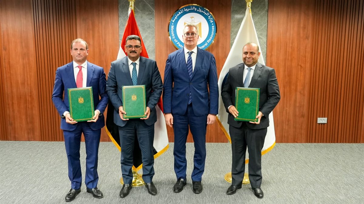 لتشجيع الاستثمار.. وزير البترول يشهد التوقيع بالأحرف الأولى على اتفاق مع آتون مايننج الكندية