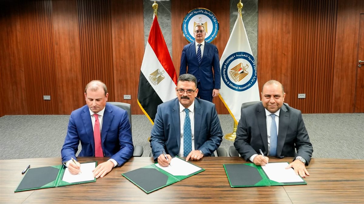 لتشجيع الاستثمار.. وزير البترول يشهد التوقيع بالأحرف الأولى على اتفاق مع آتون مايننج الكندية