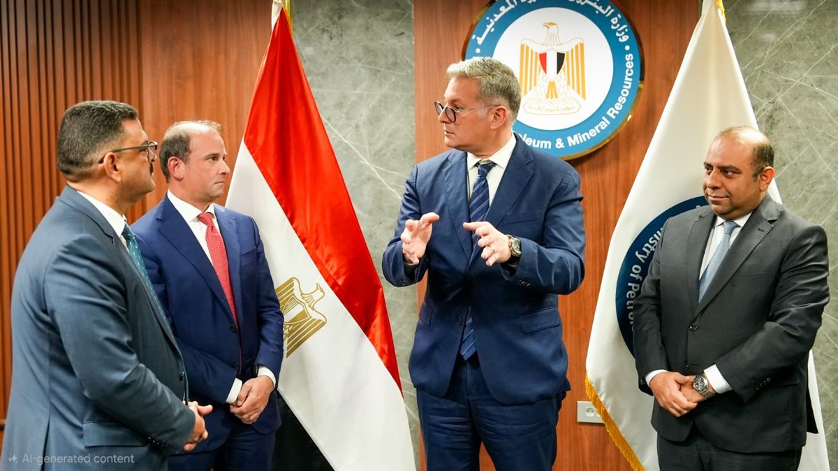 لتشجيع الاستثمار.. وزير البترول يشهد التوقيع بالأحرف الأولى على اتفاق مع آتون مايننج الكندية