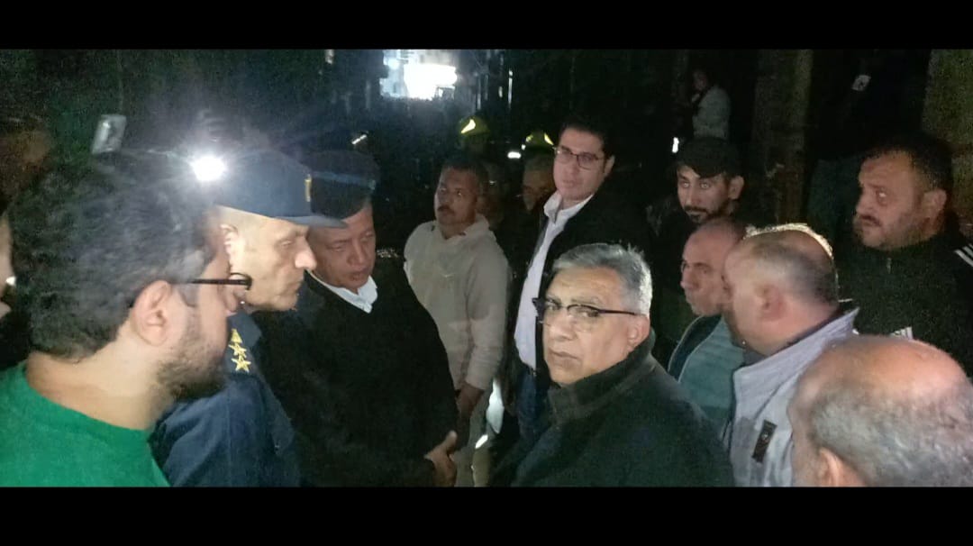 المحافظ وجه بعلاج المصابين ورفع أنقاض المنزل