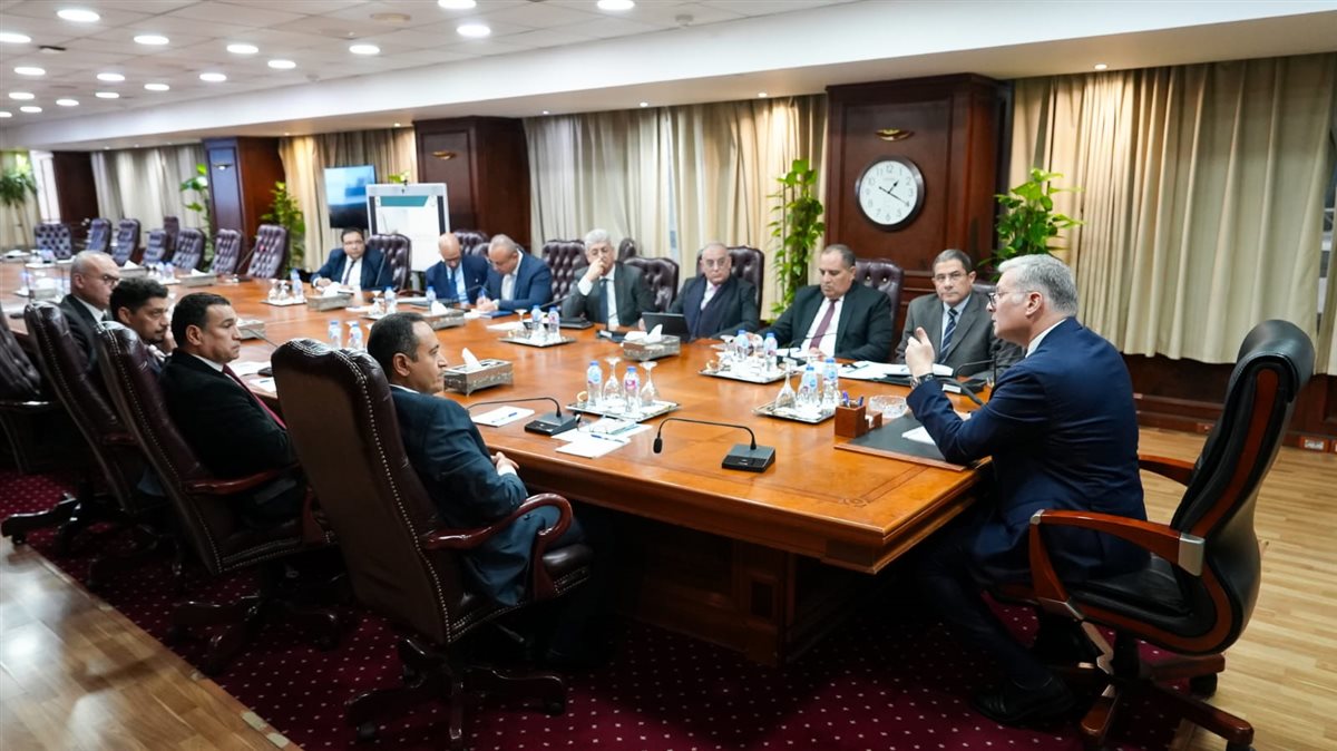 وزير البترول يعقد اجتماعا موسعا لمتابعة وتعجيل مشروعات زيادة إنتاج الغاز خلال العام الجديد