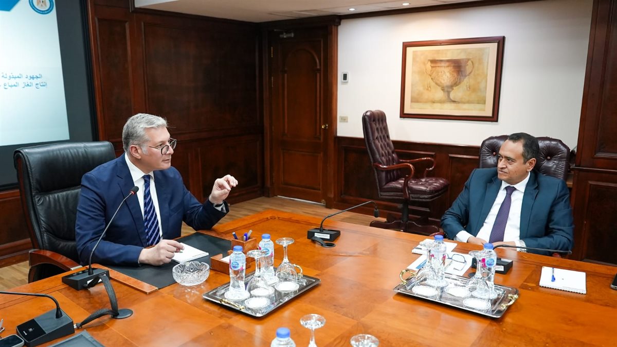 وزير البترول يعقد اجتماعا موسعا لمتابعة وتعجيل مشروعات زيادة إنتاج الغاز خلال العام الجديد