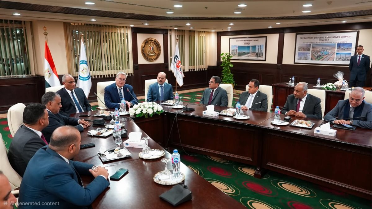 وزير البترول والثروة المعدنية يُكرم المهندس إبراهيم مكي بمناسبة انتهاء فترة عمله رئيسًا للقابضة للبتروكيماويات