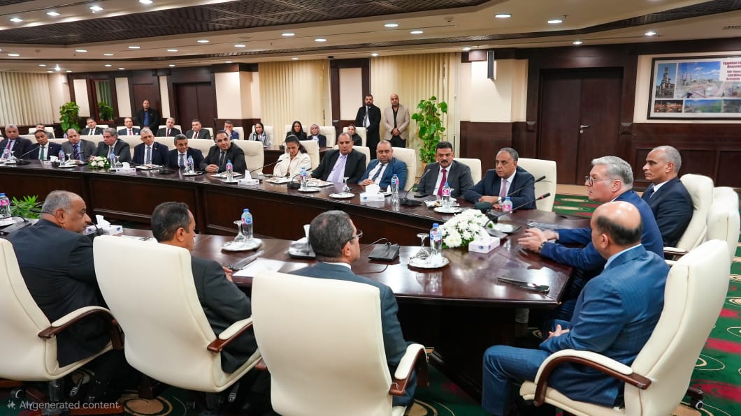 وزير البترول والثروة المعدنية يُكرم المهندس إبراهيم مكي بمناسبة انتهاء فترة عمله رئيسًا للقابضة للبتروكيماويات