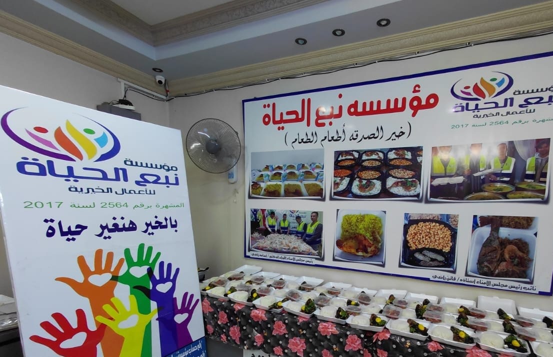 تجهيز المساعدات لتوزيعها على المحتاجين