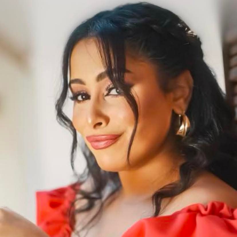 الفنانة التراثية صدفة كامل