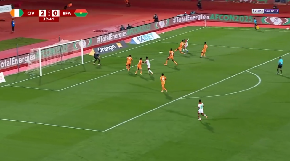 بوركينا فاسو كاد يُسجل رغم الضعف العدد