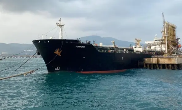 واشنطن وكاراكاس تعيدان ناقلة النفط 