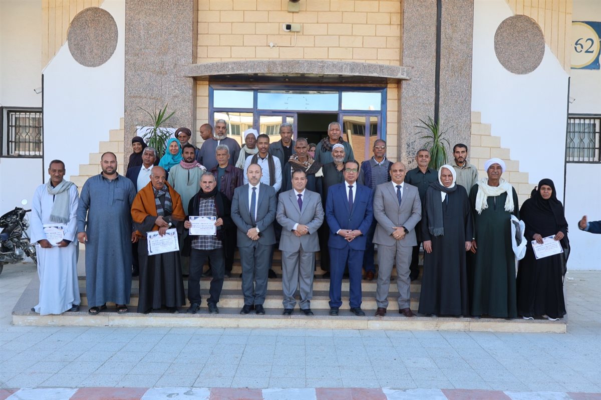 المتقاعدون ورئيس الجامعة