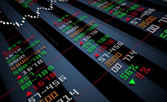 تباين مؤشرات الأسهم العالمية وتراجع العقود الآجلة الأمريكية وسط تهديد قانوني لباول