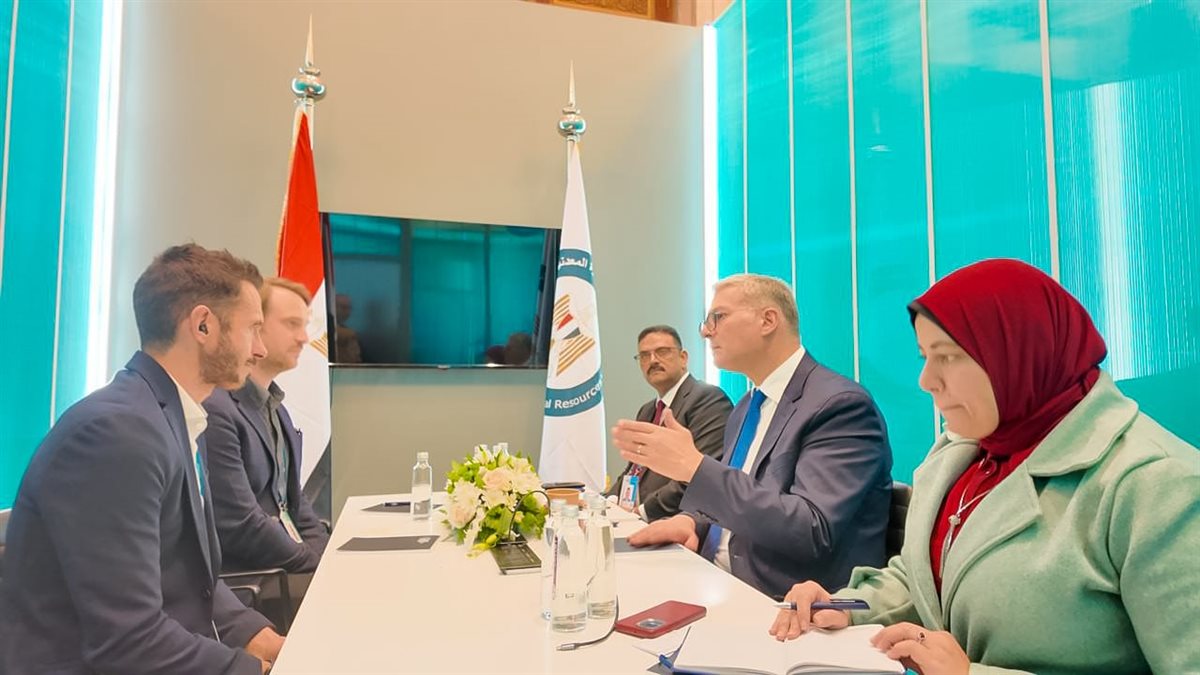 ​&nbsp;وزير البترول يبحث مع 