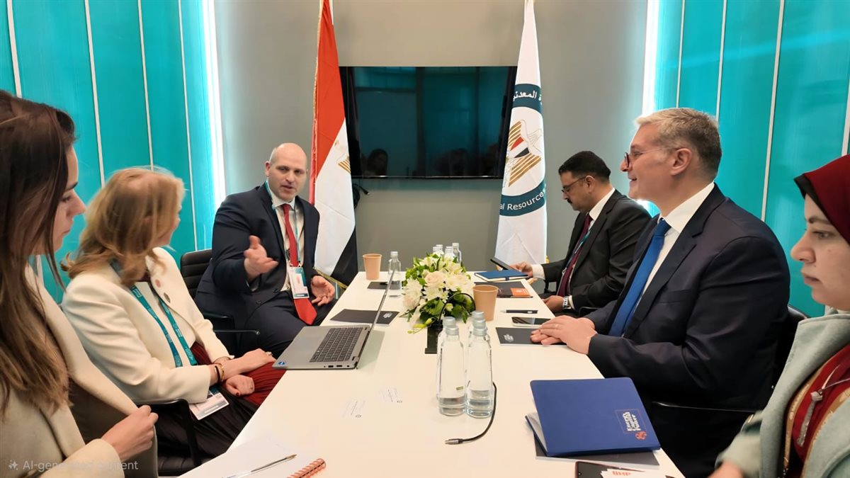 وزير البترول والثروة المعدنية يبحث التعاون في قطاع التعدين مع شركات كندية واسترالية