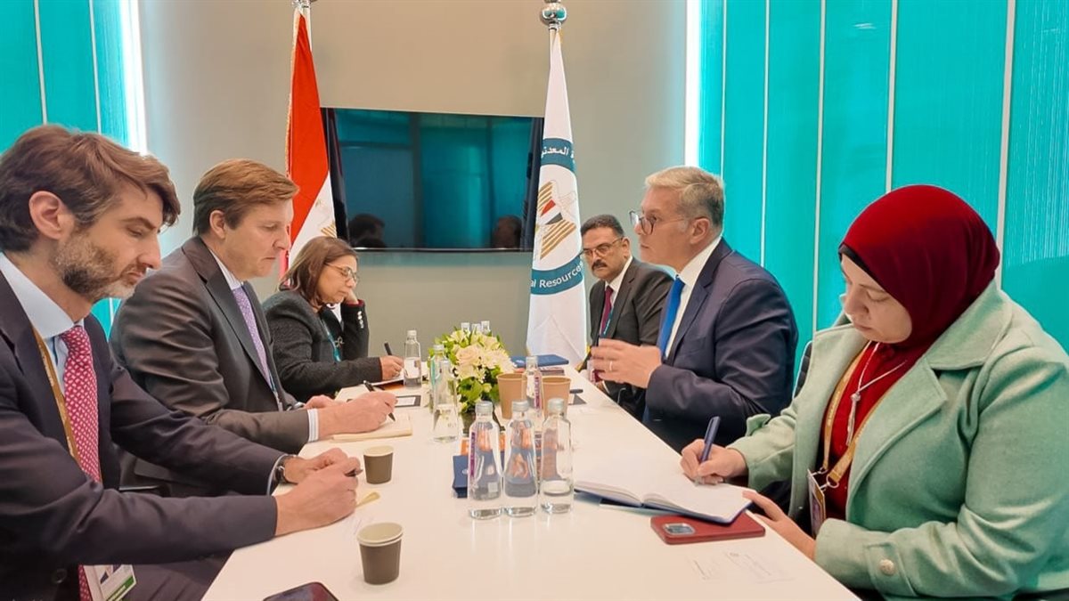 وزير البترول يبحث مع البنك الدولي تعزيز التعاون في قطاع التعدين على هامش مؤتمر التعدين الدولي