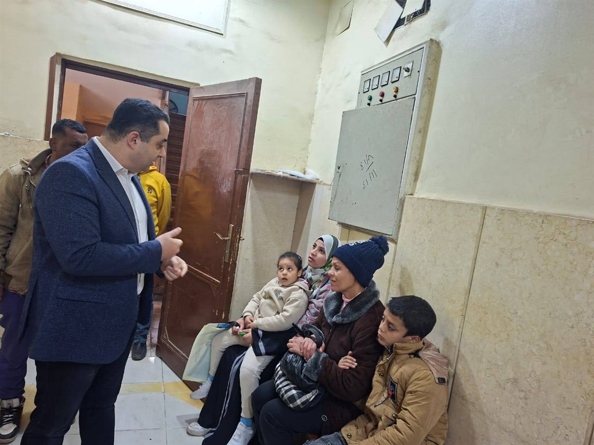 وكيل الصحة خلال الزيارة&nbsp;