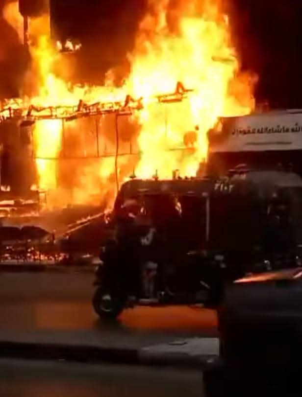 نشوب حريق هائل في عمارة سكنية بمنطقة الزاوية الحمراء